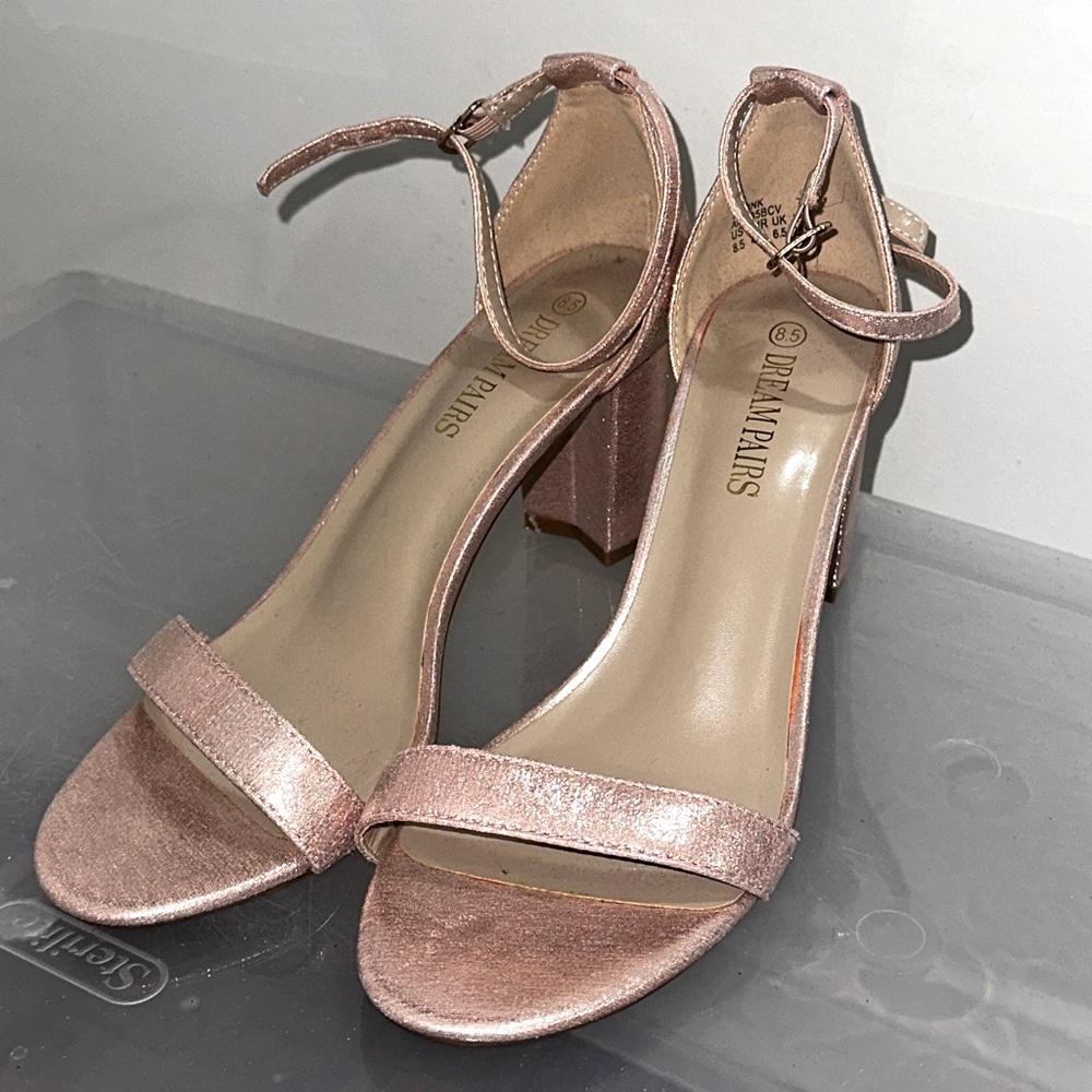 ✨Women’s Champagne Heels✨
